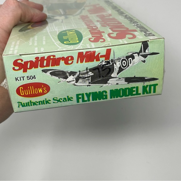 GUILLOWS Supermarine Spitfire MK-1 Flying 1976 Model Kit New Sealed - Picture 4 of 4
